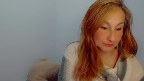 Snapshot of skarlett2072 chatting on 12/19/24, 03:29 Arlett online show from 12/19/24, 03:29