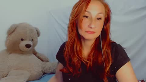 Snapshot of skarlett2072 chatting on 02/13/25, 04:22 Arlett online show from 02/13/25, 04:22