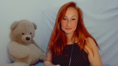 Snapshot of skarlett2072 chatting on 02/19/25, 11:14 Arlett online show from 02/19/25, 11:14