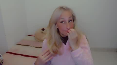 Snapshot of skarlett2072 chatting on 05/12/26, 12:02 Arlett online show from 05/12/26, 12:02