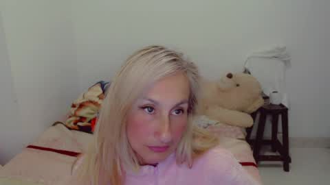 Snapshot of skarlett2072 chatting on 05/15/26, 05:03 Arlett online show from 05/15/26, 05:03