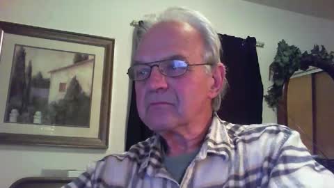 Snapshot of skeeeziks chatting on 05/01/26, 01:32 skeeeziks online show from 05/01/26, 01:32