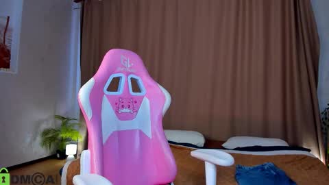 Emily online show from 10/08/25, 07:17