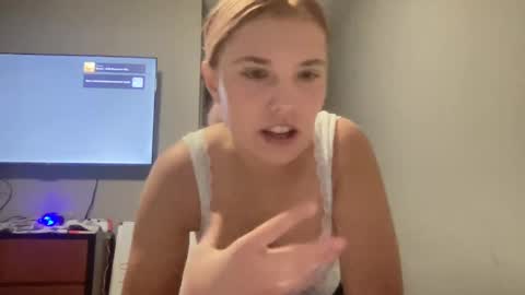 Snapshot of skiimaskabby chatting on 12/09/24, 04:01 skiimaskabby online show from 12/09/24, 04:01