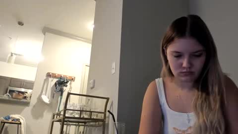 Snapshot of skiimaskabby chatting on 09/28/25, 12:05 skiimaskabby online show from 09/28/25, 12:05