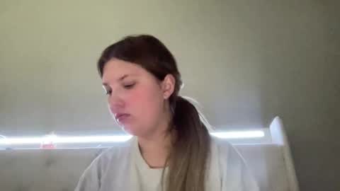 Snapshot of skiimaskabby chatting on 12/16/25, 02:55 skiimaskabby online show from 12/16/25, 02:55