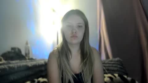 Snapshot of skiimaskabby chatting on 12/17/25, 12:22 skiimaskabby online show from 12/17/25, 12:22