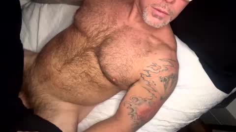 Snapshot of skimaskedbeef chatting on 01/02/25, 02:00 BEEF online show from 01/02/25, 02:00