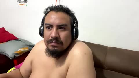 Snapshot of skinhell chatting on 12/06/24, 05:31 Elias online show from 12/06/24, 05:31