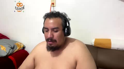 Snapshot of skinhell chatting on 12/08/24, 04:35 Elias online show from 12/08/24, 04:35