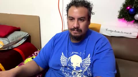 Snapshot of skinhell chatting on 12/24/24, 12:11 Elias online show from 12/24/24, 12:11