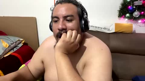 Snapshot of skinhell chatting on 01/05/25, 12:09 Elias online show from 01/05/25, 12:09