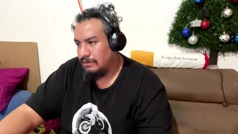 Snapshot of skinhell chatting on 01/14/25, 11:27 Elias online show from 01/14/25, 11:27