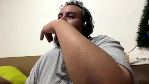 Snapshot of skinhell chatting on 02/04/25, 04:26 Elias online show from 02/04/25, 04:26