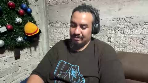 Snapshot of skinhell chatting on 04/22/26, 02:36 Elias online show from 04/22/26, 02:36