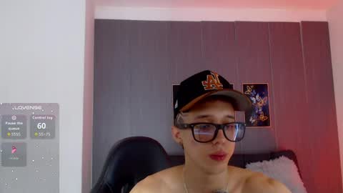 Snapshot of skinny_bigcock20 chatting on 06/03/26, 09:42 skinny_bigcock20 online show from 06/03/26, 09:42