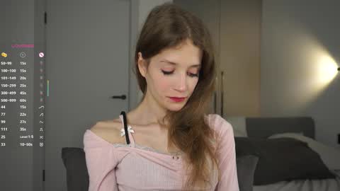 Snapshot of skinny_eve chatting on 10/19/25, 05:35 Emily online show from 10/19/25, 05:35