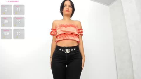 Snapshot of skinny_isabela chatting on 09/27/25, 11:48 Isabela online show from 09/27/25, 11:48