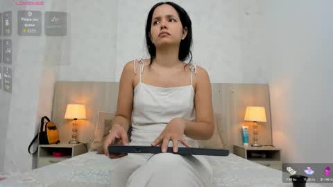 Snapshot of skinny_isabela chatting on 11/25/25, 11:32 Isabela online show from 11/25/25, 11:32