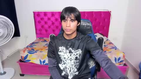 Snapshot of skinny_sam23 chatting on 07/04/26, 05:35 sam online show from 07/04/26, 05:35