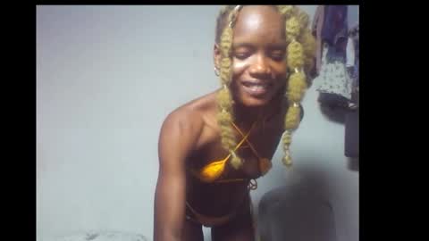 Snapshot of skinnybeauty1 chatting on 12/15/25, 08:13 Linda independent model online show from 12/15/25, 08:13