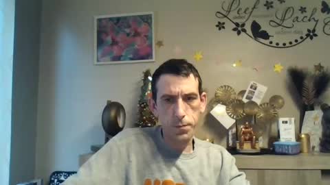 Snapshot of skinnybigcock2 chatting on 12/19/24, 09:40 SkinnyBigCock2 online show from 12/19/24, 09:40