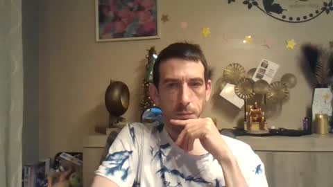 Snapshot of skinnybigcock2 chatting on 12/25/24, 06:31 SkinnyBigCock2 online show from 12/25/24, 06:31