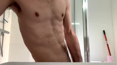 Snapshot of skinnybigdk chatting on 12/19/24, 01:18 skinnybigdk online show from 12/19/24, 01:18