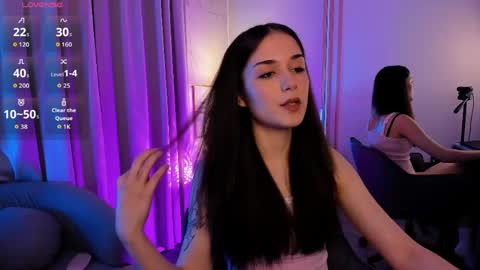 Snapshot of skinnyellie chatting on 05/06/26, 08:25 Ellie online show from 05/06/26, 08:25