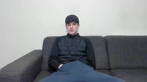 Snapshot of skinnyguywithbigd chatting on 12/04/24, 10:46 skinnyguywithbigd online show from 12/04/24, 10:46