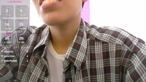 Snapshot of skinnyneighbour_ chatting on 03/25/26, 03:01 Karla online show from 03/25/26, 03:01