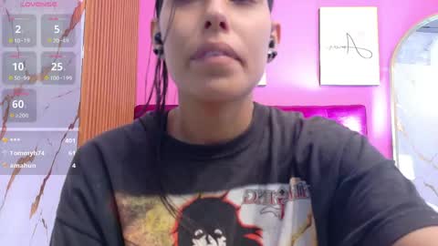 Snapshot of skinnyneighbour_ chatting on 04/29/26, 03:10 Karla online show from 04/29/26, 03:10
