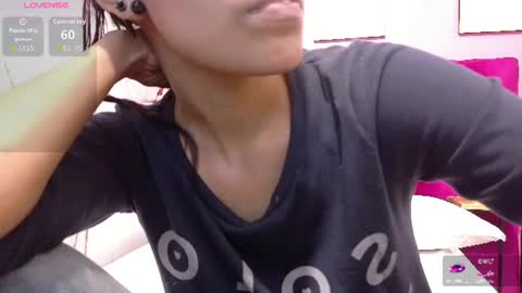 Snapshot of skinnyneighbour_ chatting on 06/18/26, 02:56 Karla online show from 06/18/26, 02:56