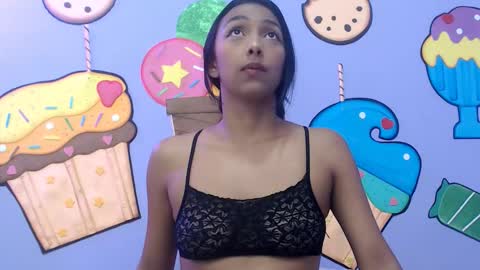 Snapshot of skinnysexzara18 chatting on 01/15/26, 01:43 zarfa online show from 01/15/26, 01:43