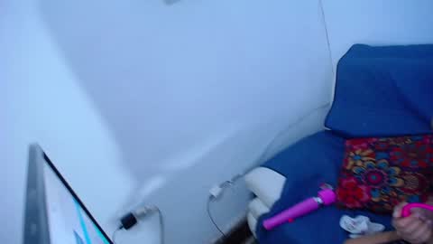 Snapshot of skinnyy_andtight chatting on 12/04/24, 03:26 Alexa online show from 12/04/24, 03:26