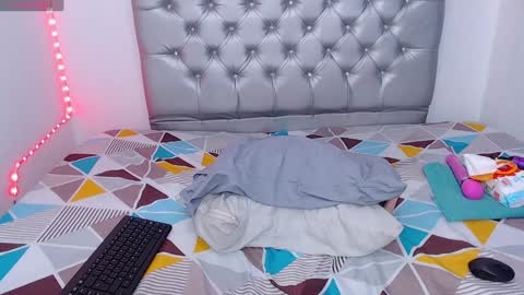 Snapshot of skinnyy_andtight chatting on 12/12/24, 04:32 Alexa online show from 12/12/24, 04:32