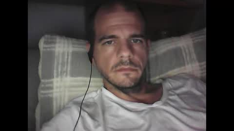 Snapshot of skippy6988 chatting on 10/07/25, 03:09 Easy-E online show from 10/07/25, 03:09