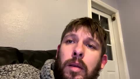 Snapshot of skuzzy25 chatting on 12/26/24, 02:01 skuzzy25 online show from 12/26/24, 02:01