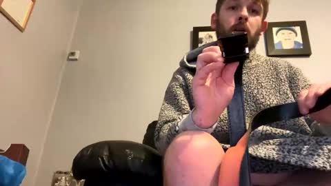 Snapshot of skuzzy25 chatting on 12/26/24, 05:04 skuzzy25 online show from 12/26/24, 05:04