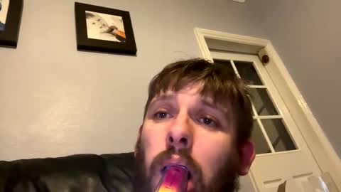 Snapshot of skuzzy25 chatting on 12/28/24, 04:19 skuzzy25 online show from 12/28/24, 04:19