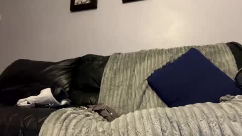 Snapshot of skuzzy25 chatting on 01/21/25, 01:39 skuzzy25 online show from 01/21/25, 01:39