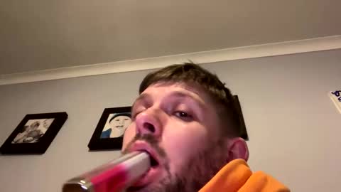 Snapshot of skuzzy25 chatting on 01/29/25, 01:27 skuzzy25 online show from 01/29/25, 01:27