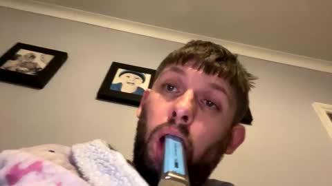 Snapshot of skuzzy25 chatting on 02/08/25, 11:24 skuzzy25 online show from 02/08/25, 11:24