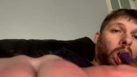 Snapshot of skuzzy25 chatting on 02/14/25, 10:28 skuzzy25 online show from 02/14/25, 10:28