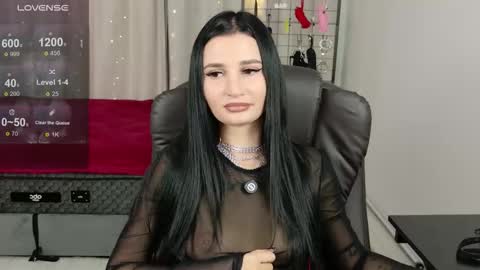 Snapshot of sky011fall chatting on 09/16/25, 09:38 Eliza online show from 09/16/25, 09:38