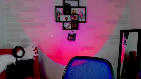 Snapshot of sky_girl1 chatting on 11/06/25, 09:05 Mile online show from 11/06/25, 09:05