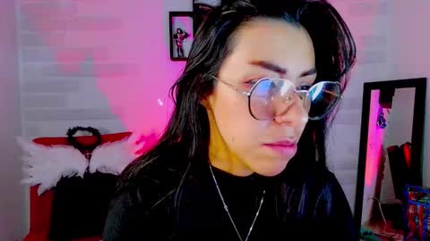 Snapshot of sky_girl1 chatting on 11/10/25, 03:05 Mile online show from 11/10/25, 03:05
