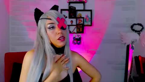 Snapshot of sky_girl1 chatting on 11/15/25, 04:10 Mile online show from 11/15/25, 04:10