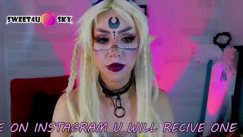 Snapshot of sky_girl1 chatting on 12/14/25, 04:29 Mile online show from 12/14/25, 04:29