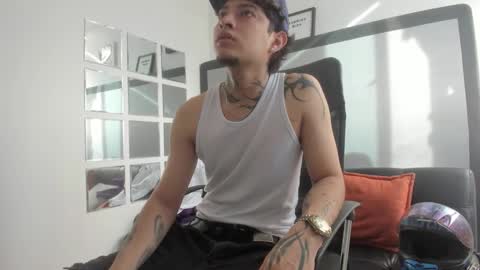 sky_wild online show from 10/31/25, 08:43